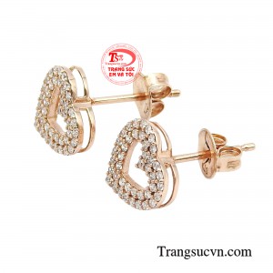 Nàng có thể kết hợp đôi bông tai với những bộ trang phục khác nhau, tự tin tỏa sáng ở bất kỳ nơi đâu.