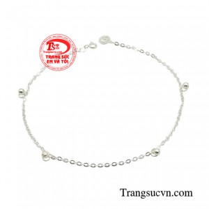 Lắc chân bạc thanh lịch là món trang sức được phái đẹp yêu thích đặc biệt.