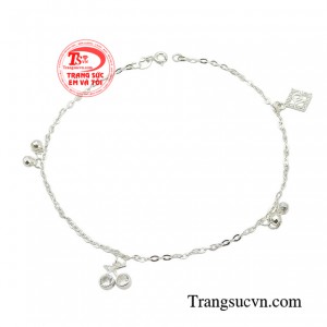 Lắc chân bạc thời trang không chỉ có vẻ đẹp độc đáo mà còn mang đến sự ấn tượng cho chủ nhân.