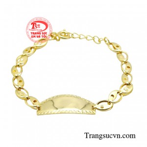 Lắc tay bảo hộ cho bé là món đồ phụ kiện hết sức đáng yêu mà cha mẹ có thể dành tặng cho con.