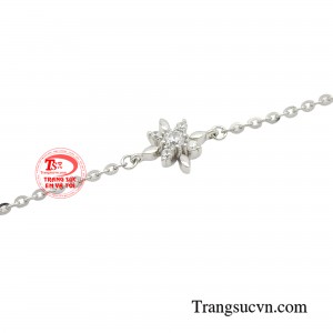 Nhờ hiệu ứng phân tán ánh sáng mà phát ra những luồng sáng lấp lánh mê hoặc không thể chối từ.