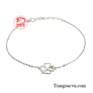 Lắc tay quý cô duyên dáng mang phong cách tối giản, màu sắc tươi tắn với hoa văn cỏ 4 lá đáng yêu mang lại sự gần gũi và kết nối với mọi giác quan cảm xúc. 