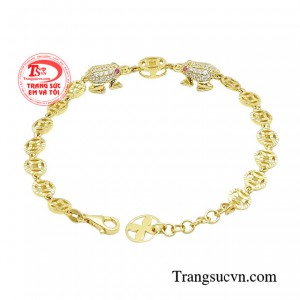 Đối với những người làm kinh doanh khi đeo sản phẩm này giúp họ may mắn hơn, thu hút tiền tài và cơ hội cũng như danh vọng trong công việc kinh doanh.