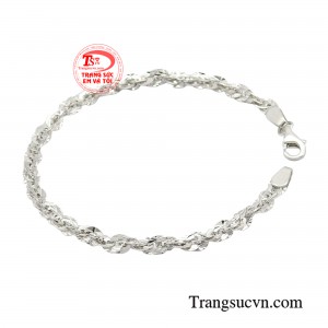Bằng cách lựa chọn tông màu vàng trắng tươi sáng mang đến cho bạn sự tự tin và tỏa sáng trong mọi hoạt động hàng ngày, kể cả khi đi làm.