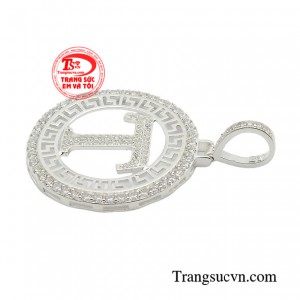 Đây chính là chìa khóa cho vẻ đẹp lịch lãm và sang trọng, khiến bạn trở thành tâm điểm và thể hiện sự tự tin đầy sức cuốn hút.