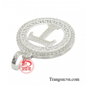 Với thiết kế 3D và sự kết hợp tinh tế của đá Cz cùng bạc 925 cao cấp sẽ làm say lòng các chàng trai trẻ tuổi.