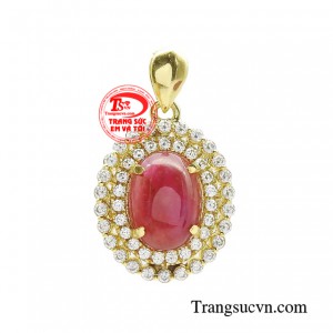 Mặt dây chuyền ruby kiêu sa