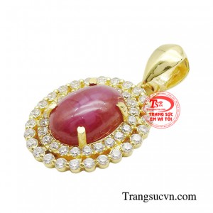 Mà mang trong đó còn là điểm nhấn hoàn hảo khiến cho tổng thể trang phục của nàng trở nên nổi bật và tươi mới hơn.