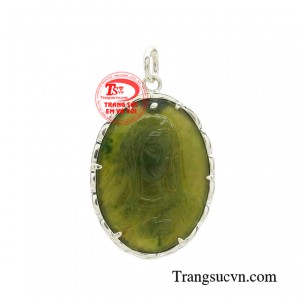 Mặt dây đức mẹ bọc bạc có ý nghĩa phong thủy vô cùng to lớn, khi đeo bên mình sẽ phát ra từ trường mạnh mẽ, giúp thanh lọc tà khí, đem lại cảm giác an toàn cho người đeo.