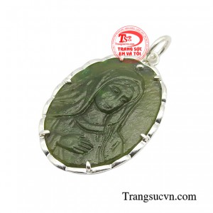 Chiếc mặt dây giúp kích thích giác quan, làm tăng khả năng cảm nhận và sự tự tin, từ đó yêu đời và may mắn tìm đến.