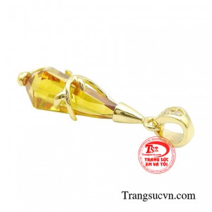 Sản phẩm với thiết kế thanh thoát nhẹ nhàng dễ dàng đốn tim nàng bởi chất liệu vàng 14K nổi bật nhưng không quá phô trương