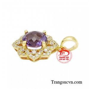 Kết hợp với năng lượng đá thạch anh tím giúp tăng cường trực giác, bảo vệ người đeo khỏi các yếu tố tiêu cực bên trong, đón nhận may mắn bên ngoài và là viên đá hộ thân mạnh mẽ.