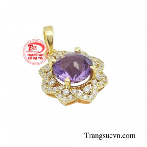 Sản phẩm phù hợp với những cô gái muốn nổi bật nhưng vẫn giữ được nét thanh lịch và quyến rũ.