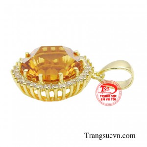 Giúp nàng đắm mình trong sự lấp lánh của màu vàng tinh khiết.