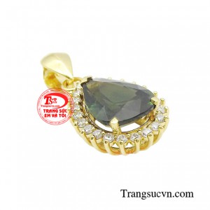 Đây chắc chắn là gợi ý trang sức khiến nàng trở thành tâm điểm tỏa sáng và phù hợp để nàng dễ dàng mix&match cho những buổi gặp mặt bạn bè hay những bữa tiệc đẳng cấp xa hoa.