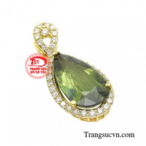 Với món phụ kiện này nàng có thể thỏa sức cân mọi phong cách từ đơn giản cho đến cầu kỳ nhất mà vẫn tôn lên nét đẹp độc bản, và cá tính của riêng nàng. 