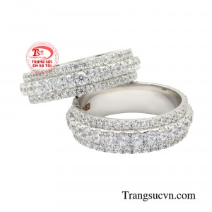 Mẫu nhẫn cưới mới này sẽ khơi gợi sự tò mò và khám phá của các cặp đôi, giúp hôn nhân trở nên thú vị và càng được tiếp sức sau mỗi hành trình.