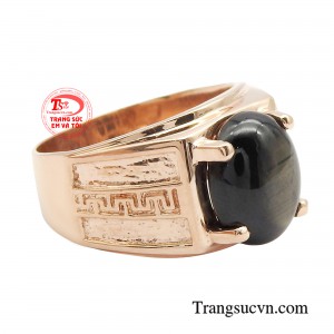 Đá sapphire đen thể hiện quyền lực, sự cuốn hút, mang đến thịnh vượng và sức khỏe, đồng thời còn giữ cho tinh thần luôn tỉnh táo, minh mẫn.