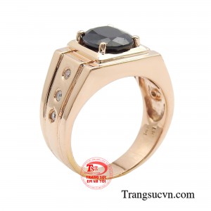 Nhẫn nam sapphire đĩnh đạc vừa thể hiện được quyền lực của phái mạnh, mà còn mang đến sự may mắn, thịnh vượng trong công việc.