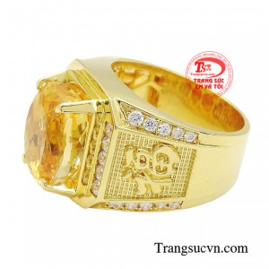 Sản phẩm sử dụng đá thạch anh có màu vàng óng ánh, tượng trưng cho sự giàu có, may mắn và thành công.