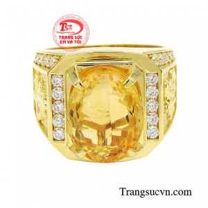 Thạch anh vàng được cho là có khả năng tăng cường năng lượng tích cực, giúp người đeo cảm thấy tự tin, lạc quan và đạt được thành công trong cuộc sống.