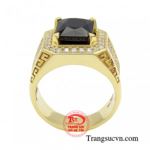 Vẻ đẹp thời thượng độc đáo của đá tourmaline cùng đường nét phá cách lạ mắt là dấu ấn tỏa sáng cho phong cách khác biệt của Quý ông sành điệu.