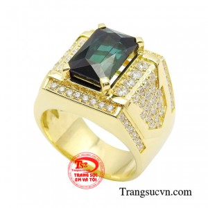 Sản phẩm toát lên phong thái mạnh mẽ, sắc sảo và đầy sức hút, bừng sáng phong cách ấn tượng.