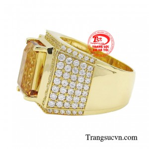 Chiếc nhẫn tourmaline vàng giúp hình ảnh của nam giới thêm phần bảnh bao, lịch lãm.