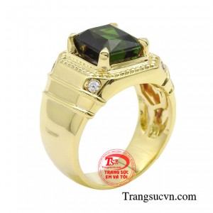 Nhẫn nam tourmaline thời trang thiết kế sang trọng nổi bật với mặt vuông lịch lãm cùng đường nét nam tính hiện đại là điểm nhấn hoàn hảo cùng chàng bừng sáng phong độ. 