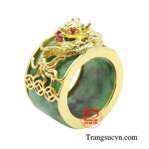 Nhẫn ngọc bọc rồng uy quyền không chỉ là thể hiện cá tính của bản thân, độ giàu có của người đeo mà còn để thể hiện địa vị cao sang, phú quý, những ý muốn thu hút mệnh tài cho chính mình.