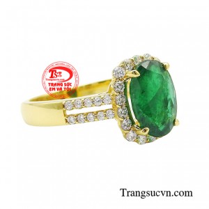 Với thiết kế độc lạ cùng ánh kim sắc sảo, sản phẩm sẽ tôn lên vẻ đẹp của các quý cô.