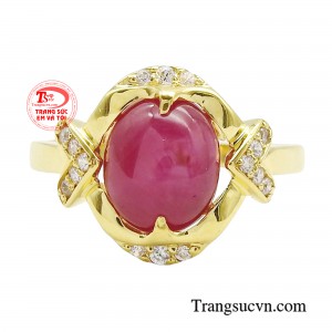 Điểm nổi bật hơn cả, sản phẩm sử dụng chất liệu vàng 14k đại diện cho Tài Lộc, Sung Túc, Phú Quý – ba giá trị quan trọng của người Á Đông.