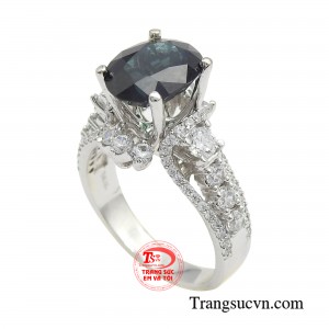 Viên đá sapphire biểu tượng cho sự tinh khiết vĩnh hằng, thường được vua chúa, nữ hoàng yêu thích nên sapphire còn được gọi là viên đá hoàng gia.