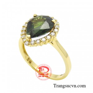 Sắc xanh của đá quý Sapphire chính là bí mật cho điểm nhấn hoàn hảo, tăng thêm sức quyến rũ và tô điểm phong cách cho các nàng.