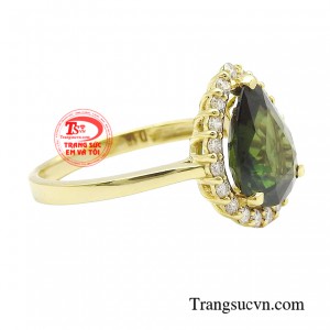 Sản phẩm giúp nàng lan tỏa sắc thái gợi cảm mà nhẹ nhàng trên từng bước đi.