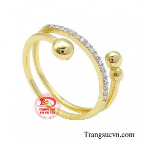 Thiết kế tươi trẻ thể hiện tinh thần muốn khám phá khơi dậy vẻ đẹp nội tại của người phụ nữ.