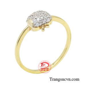 Nhẫn nữ vàng tây thu hút sở hữu vẻ đẹp riêng biệt, vừa sang trọng, hiện đại, vừa ngọt ngào, nữ tính. 