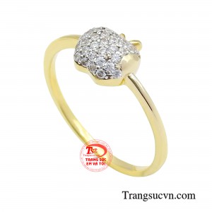 Đây cũng là tông màu thực sự nổi bật và ấm áp, tạo liên tưởng đến sự lấp lánh và sôi động.