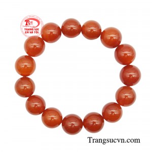 Mã não đỏ không chỉ là trang sức với vẻ ngoài lôi cuốn, hấp dẫn mà nó còn là biểu tượng của sức khỏe, sự hưng thịnh và trường thọ.