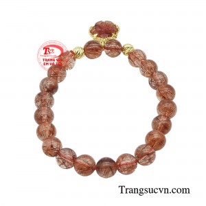 Đeo vòng thạch anh tóc đỏ giúp chủ nhân có được những mối nhân duyên tốt, gia tăng thiện cảm trong các mối quan hệ.
