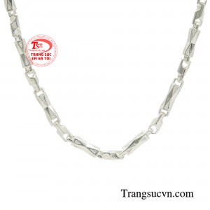 Mỗi đường nét đều được chạm khắc tinh tế, tỉ mỉ.