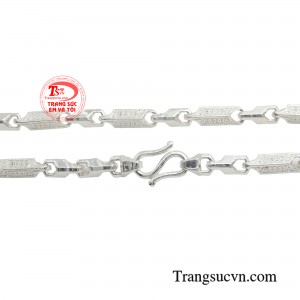 Dây chuyền bạc nam là một món đồ trang sức mà mỗi chàng trai có thể sử dụng để vẻ bề ngoài thêm phần hoàn hảo, sang trọng hơn.