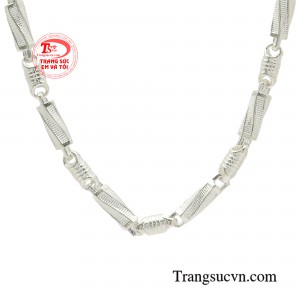 Ngoài công dụng cản gió, khử khuẩn, chống nhiễm trùng, kiểm soát được tình trạng sức khỏe của bé, xua đuổi âm khí thì sản phẩm này còn mang đến ý nghĩa may mắn và bình an.