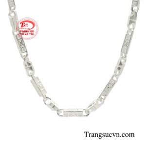 Chiếc dây chuyền rất phù hợp cho các anh em cá tính, mang đến sự mạnh mẽ, sang trọng, cũng như nói lên được sự cá tính, trẻ trung và đầy nam tính của chủ nhân sở hữu.