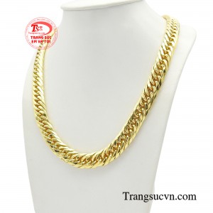 Lấy cảm hứng từ gu thời trang đậm chất phóng khoáng, tự do dòng trang sức mắt xích bản to, vừa táo bạo, vừa cá tính. 