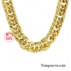 Từng mắt xích dày dặn được chế tác tỉ mỉ làm bật lên chuyển động mạnh mẽ của người đeo, thu hút mọi sự chú ý như thể bạn vừa bước ra từ một sàn diễn thời trang.