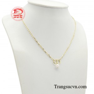 Bất kỳ người phụ nữ nào cũng sẽ không thể cưỡng lại trước vẻ quyến rũ ngọc trai. 