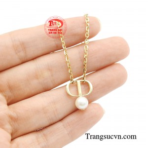 Không chỉ bởi sự sang trọng mà nó mang lại mà còn bởi vẻ đẹp đầy thanh khiết. 