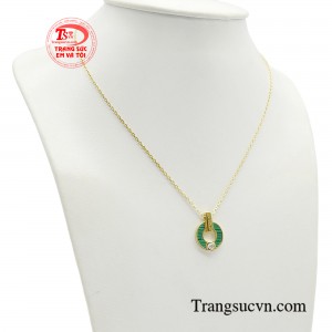 Những món trang sức đến từ nước Ý luôn hấp dẫn như thỏi nam châm, đặc biệt là những chiếc dây chuyền trẻ trung và thời thượng.