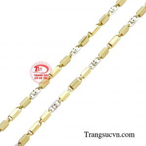 Khi đeo dây chuyền trong các bữa tiệc đông người sẽ khiến bạn nam trở nên hấp dẫn và thu hút hơn đối với phái đẹp. 